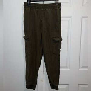 Army green cargo capris pants